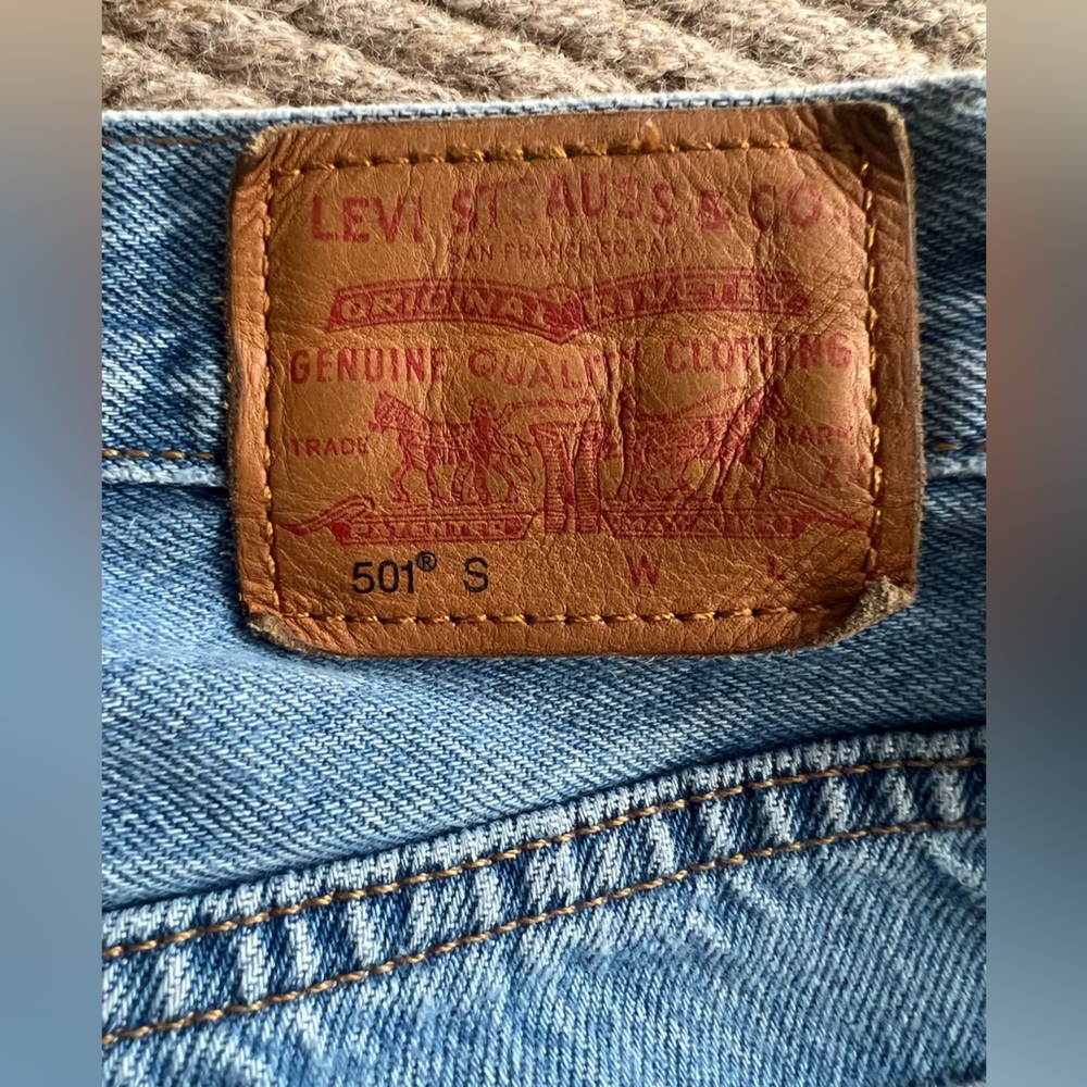 Distressed 501 straight leg size 24 - Picture 3 of 3